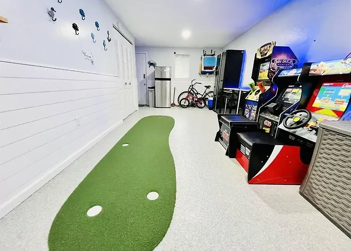 Canal With Your Own Arcade! Ocean Stadt